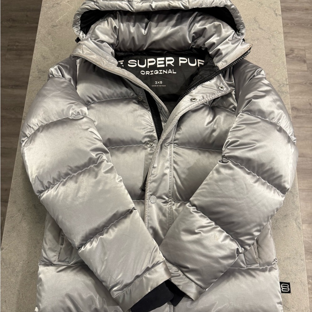 Aritzia TNA Super Puff Liquid Shine Silver